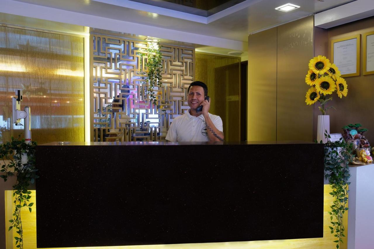 Single Sharing Room And Short Hours Stay At Sandpiper Hotel シンガポール エクステリア 写真