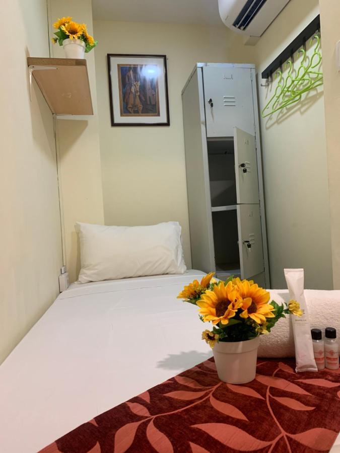 Single Sharing Room And Short Hours Stay At Sandpiper Hotel シンガポール エクステリア 写真